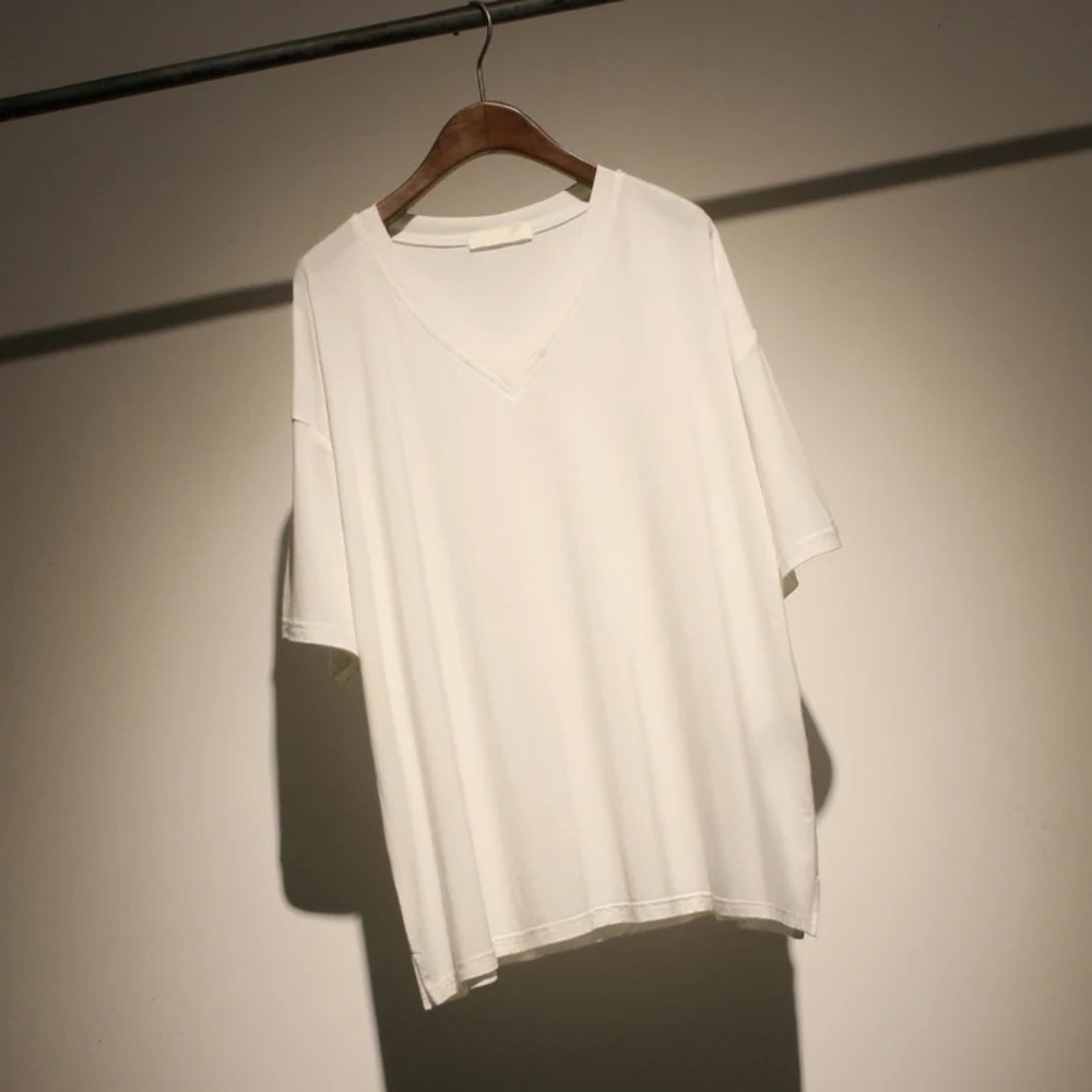 WHITE BASIC TEE - BUNDLES WELCOME